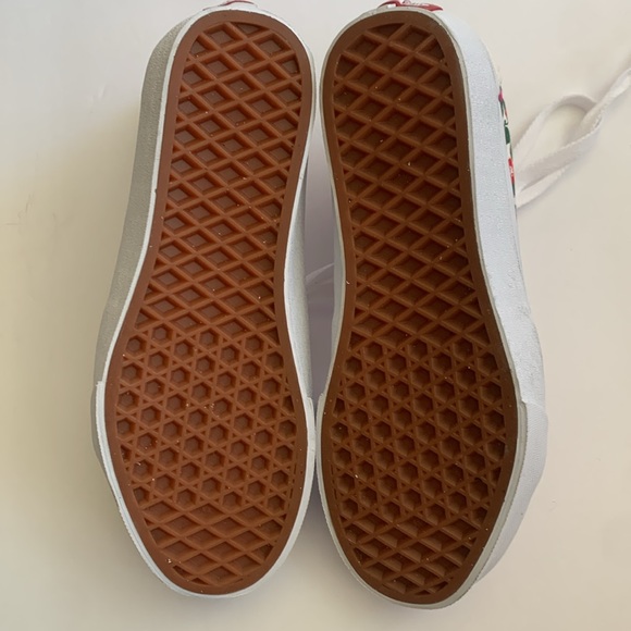 NWOB Vans Sk8 Hi with flower print - Picture 4 of 5